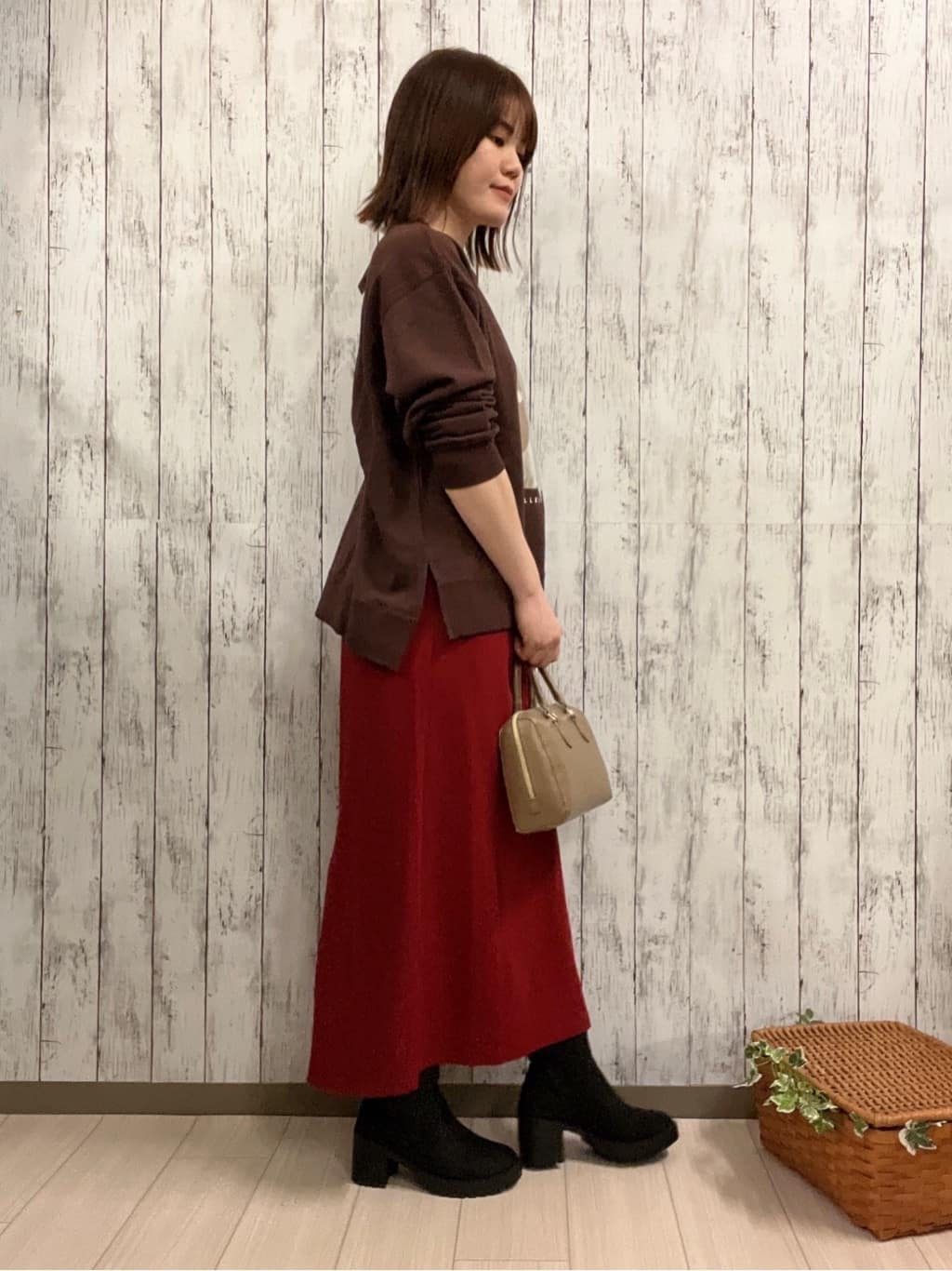 シカさんの「SHOO･LA･RUE｜【洗濯後しわになりにくい】ポケット付き ナロースカート」を使ったコーディネート