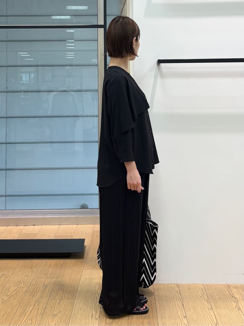 asamiさんの「INDIVI｜【羽織りとしても活躍！】ケープカラーブラウス」を使ったコーディネート