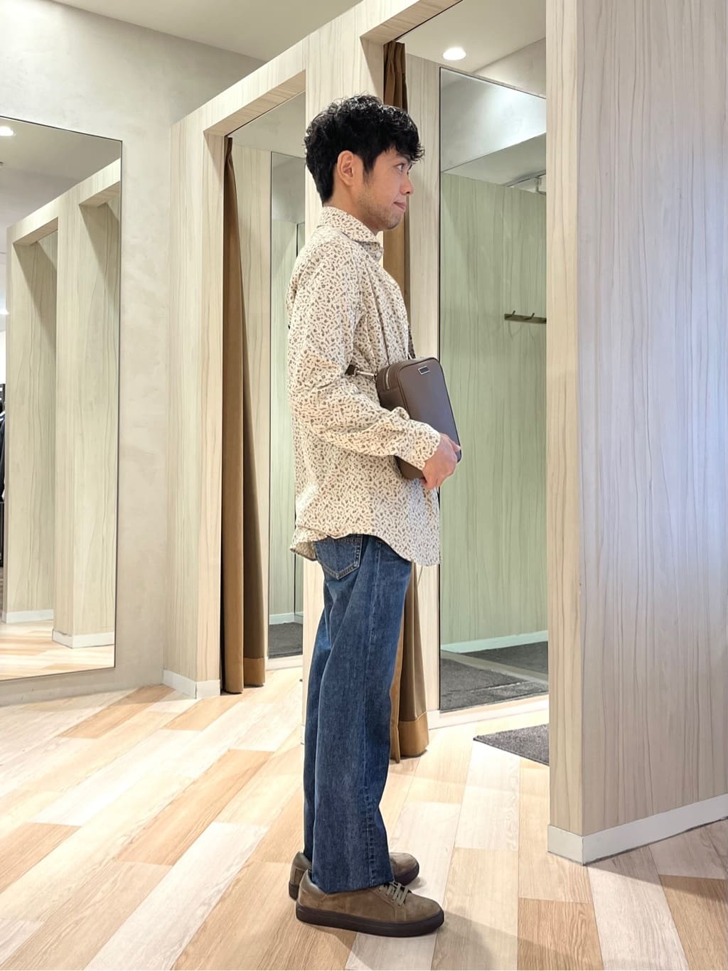 URAさんの「TAKEO KIKUCHI｜クールマックス 鹿の子 フラワープリントシャツ」を使ったコーディネート