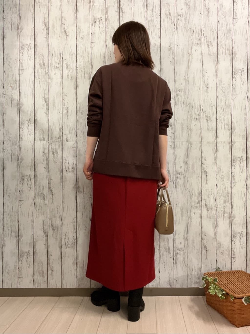 シカさんの「SHOO･LA･RUE｜【洗濯後しわになりにくい】ポケット付き ナロースカート」を使ったコーディネート