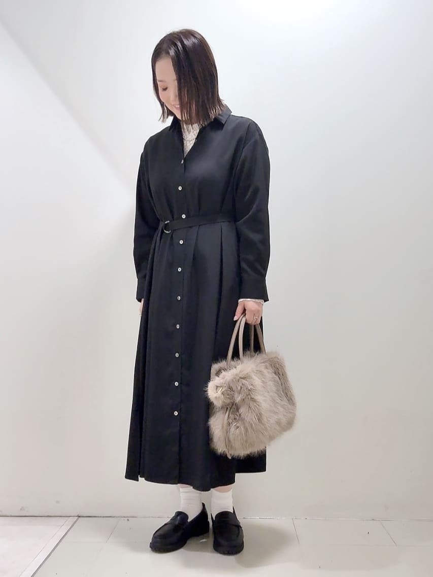 YUIさんの「UNTITLED｜【前開きボタン/ベルト付/羽織シャツ/】2WAYトレンチ風ワンピース」を使ったコーディネート