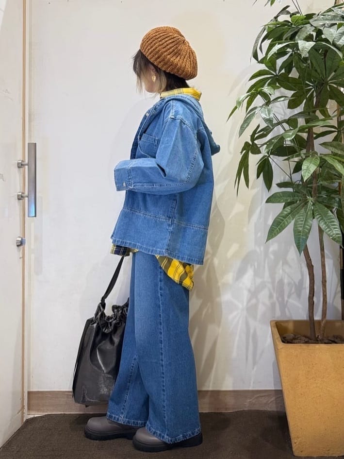 misakiさんの「SHOO･LA･RUE｜【S-LL】こなれ感ある着こなしに デニムフーディーブルゾン」を使ったコーディネート