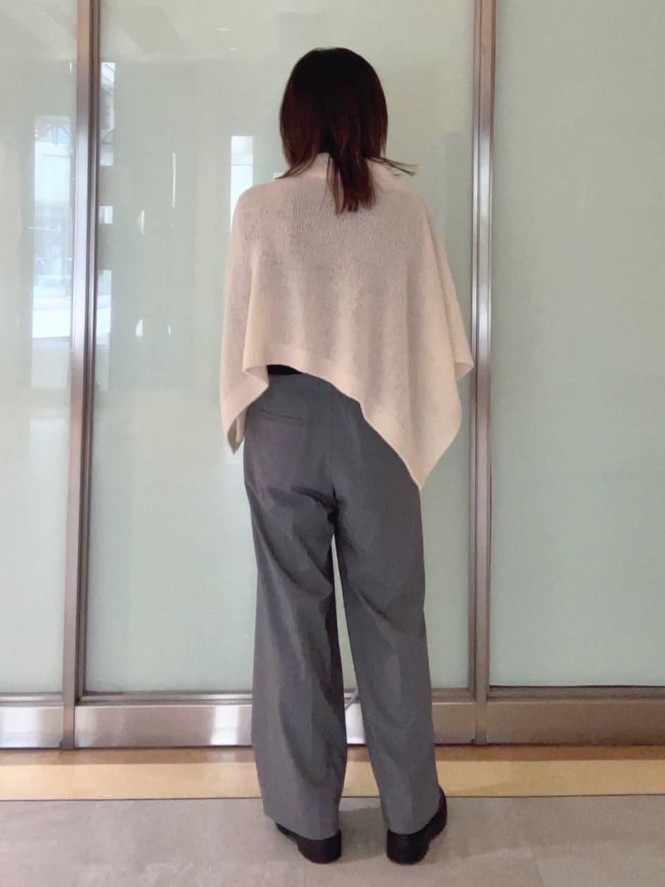 mayutaさんの「INDIVI｜【エアリー素材】ブークレケープポンチョ」を使ったコーディネート
