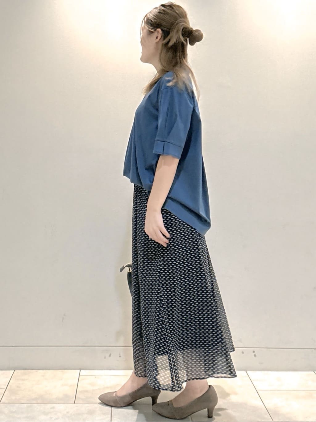 S&auml;K&iuml;さんの「Reflect｜【すっきり見え！長め丈／マシンウォッシュ可】スキッパーネックジャージトップス」を使ったコーディネート
