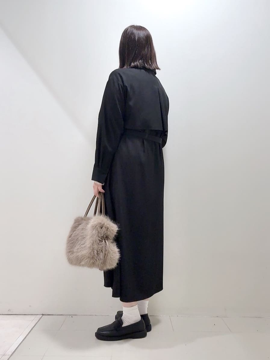 YUIさんの「UNTITLED｜【前開きボタン/ベルト付/羽織シャツ/】2WAYトレンチ風ワンピース」を使ったコーディネート
