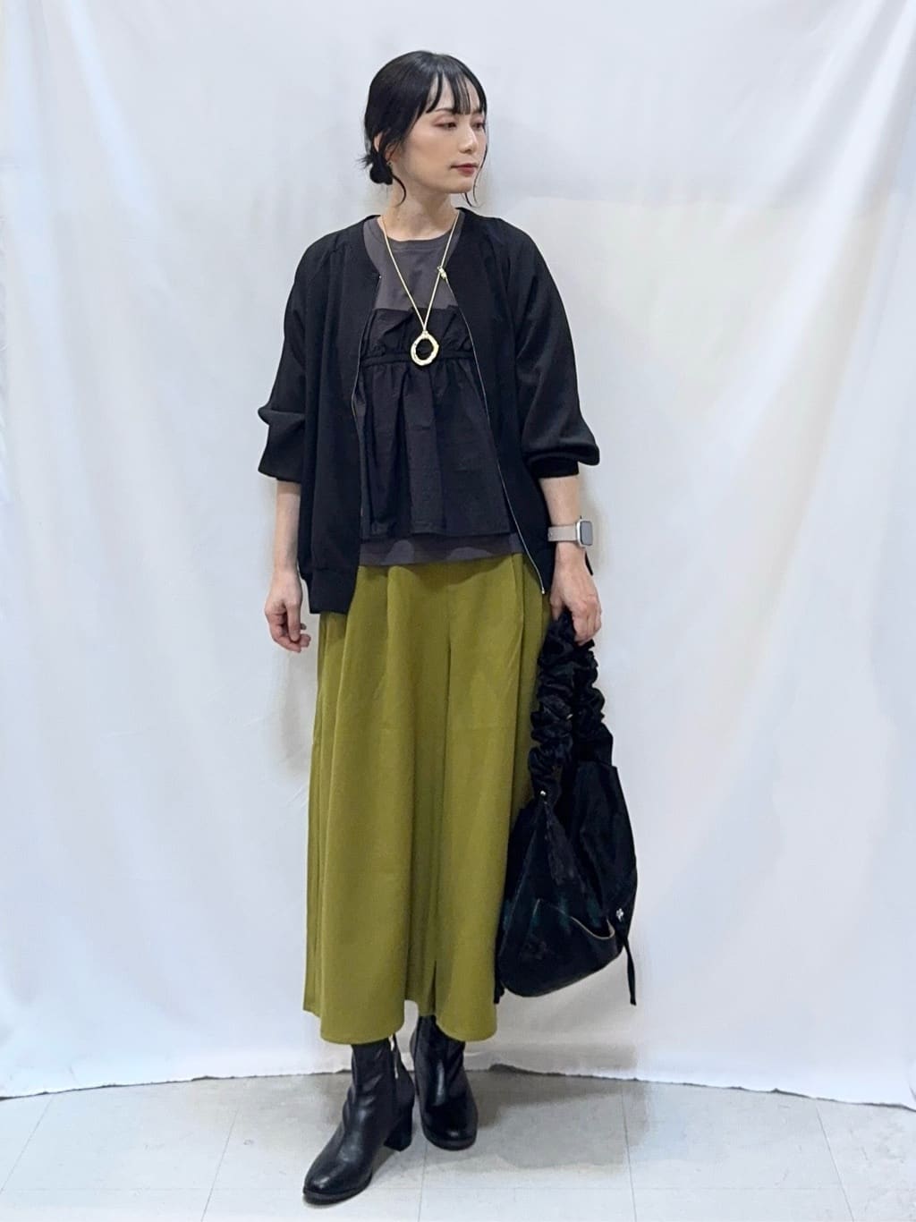𝐇𝐢𝐫𝐨𝐦𝐢さんの「SHOO･LA･RUE｜【洗濯機可/S-LL】さっと羽織れる 軽量リブブルゾン」を使ったコーディネート