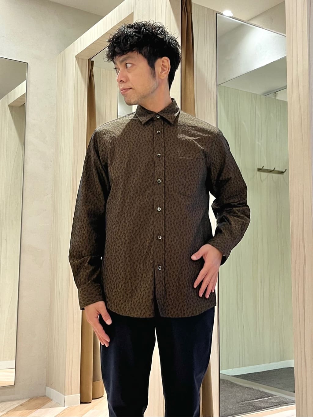URAさんの「TAKEO KIKUCHI｜【Made in JAPAN】播州織 ドビー千鳥シャツ」を使ったコーディネート