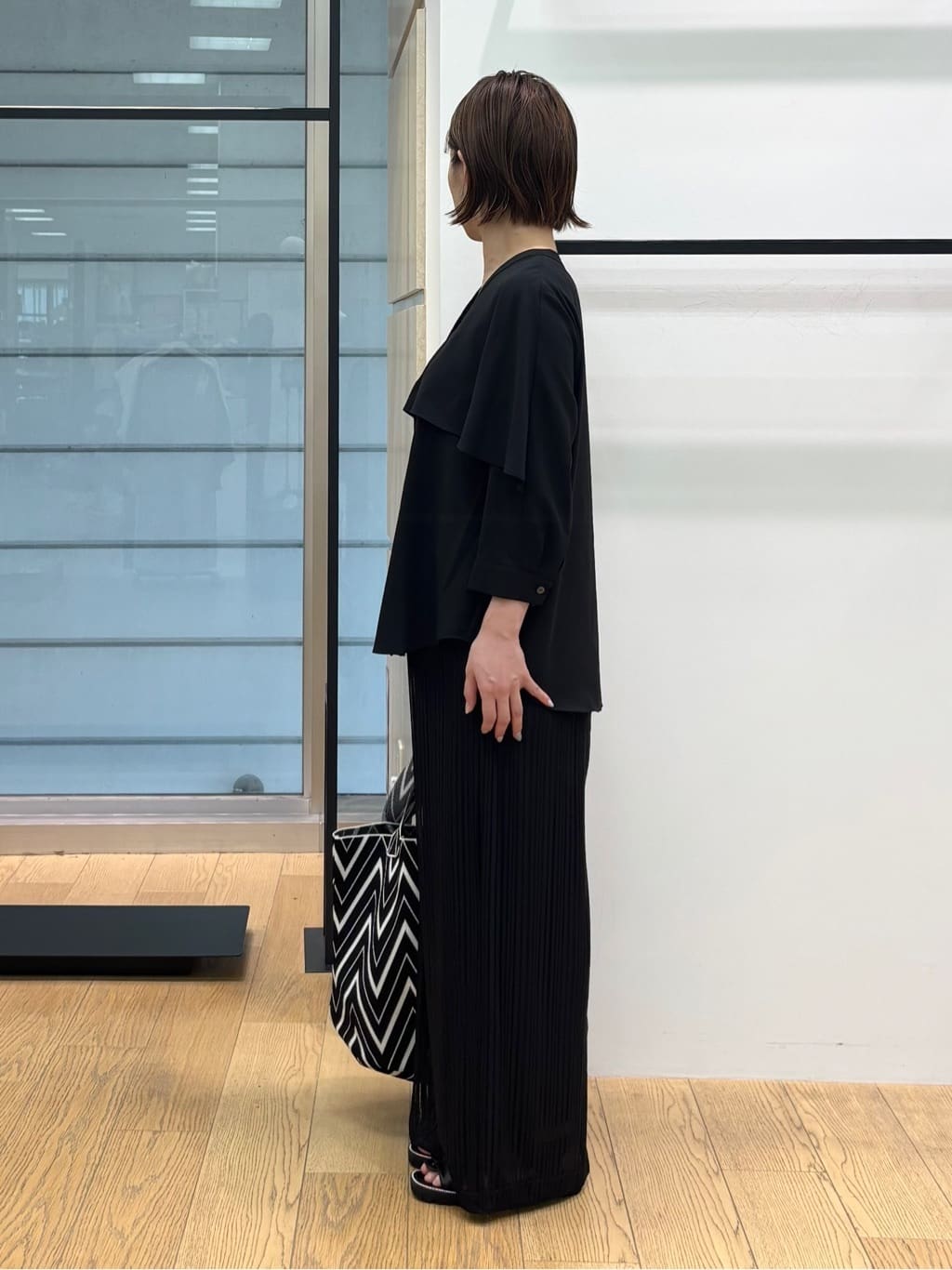 asamiさんの「INDIVI｜【羽織りとしても活躍！】ケープカラーブラウス」を使ったコーディネート