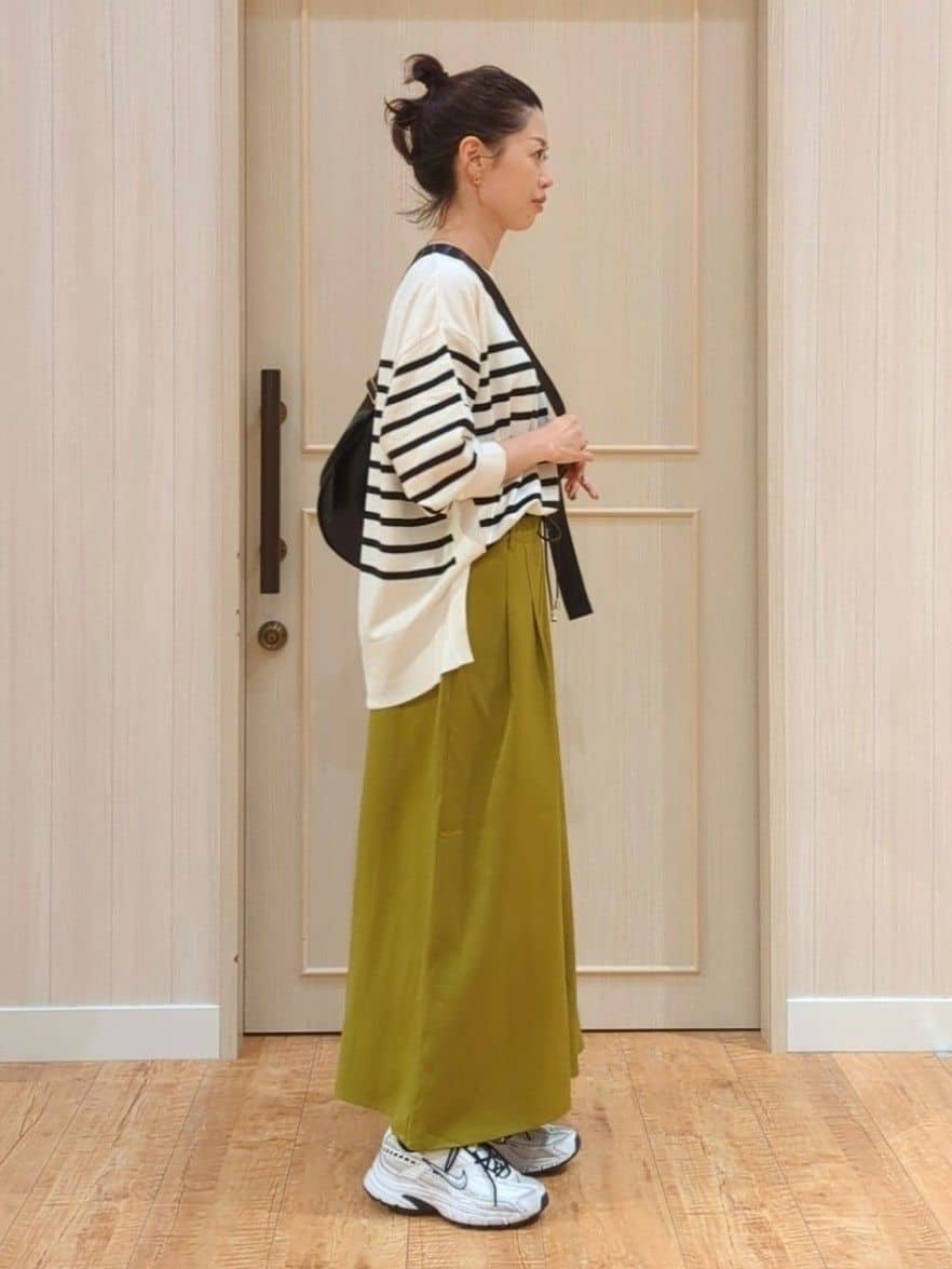massuさんの「SHOO･LA･RUE｜【S-LL/2点セット】脚のラインを拾いにくい ベルト付きタックスカーチョパンツ」を使ったコーディネート