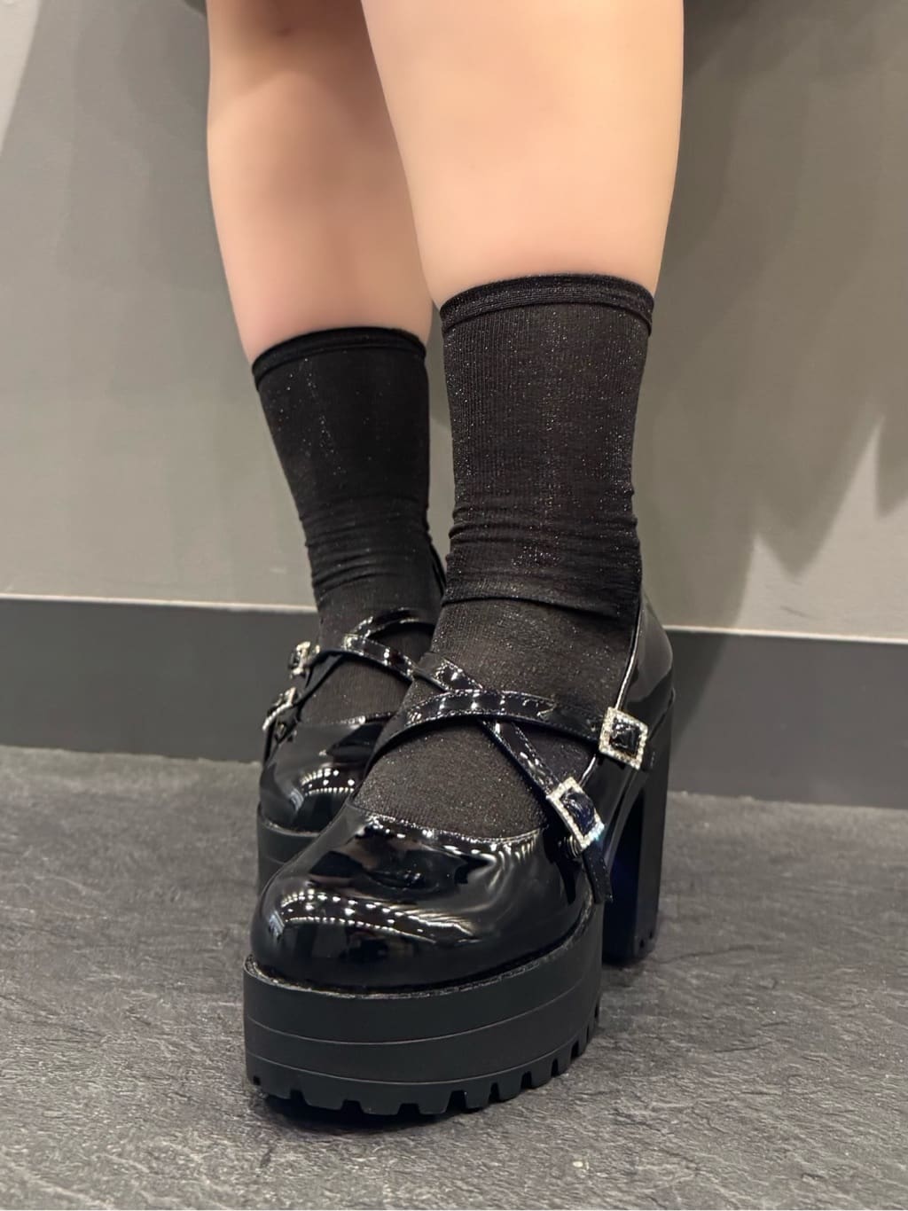 sayakaさんの「ESPERANZA｜厚底キラキラダブルストラップパンプス」を使ったコーディネート