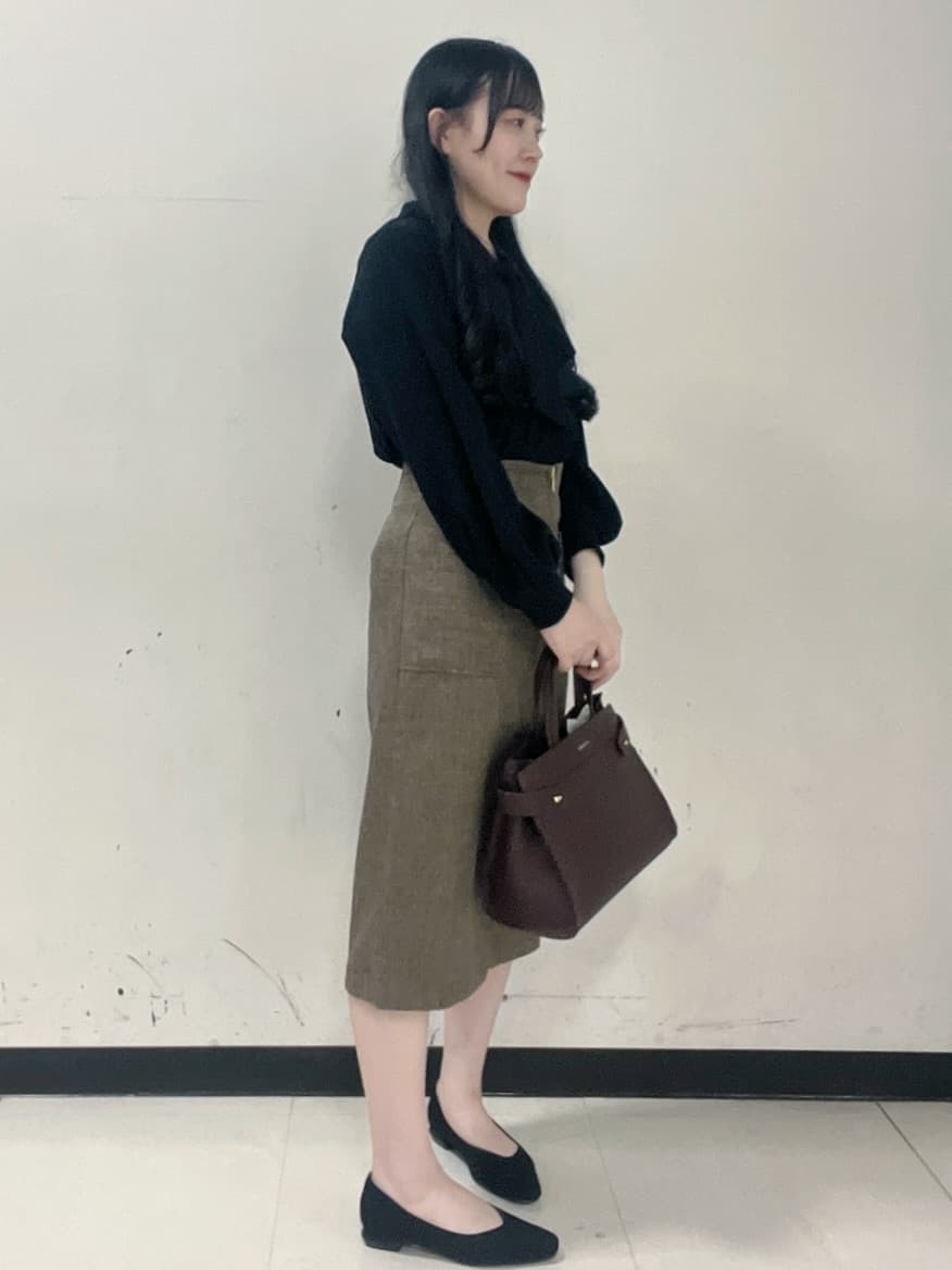 Hitomiさんの「index｜ボウタイフリルトップス【洗濯機OK／ストレッチ／イージーアイロン／防シワ】《S～3L》」を使ったコーディネート