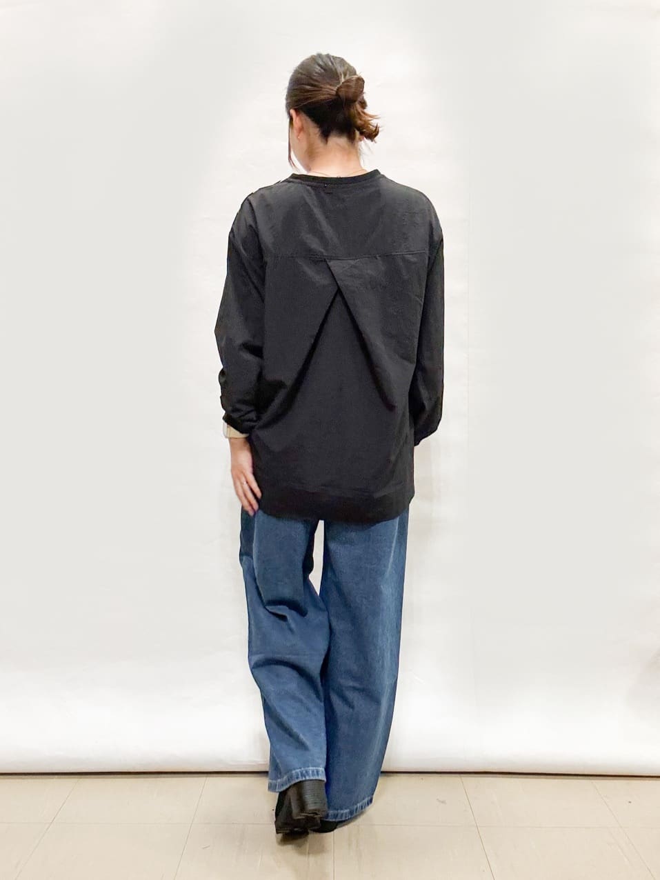 bulさんの「SHOO･LA･RUE｜【S-LL】インせず決まる 背中タック入り パフ袖トップス」を使ったコーディネート