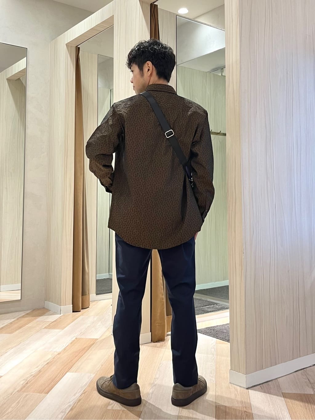 URAさんの「TAKEO KIKUCHI｜【Made in JAPAN】播州織 ドビー千鳥シャツ」を使ったコーディネート