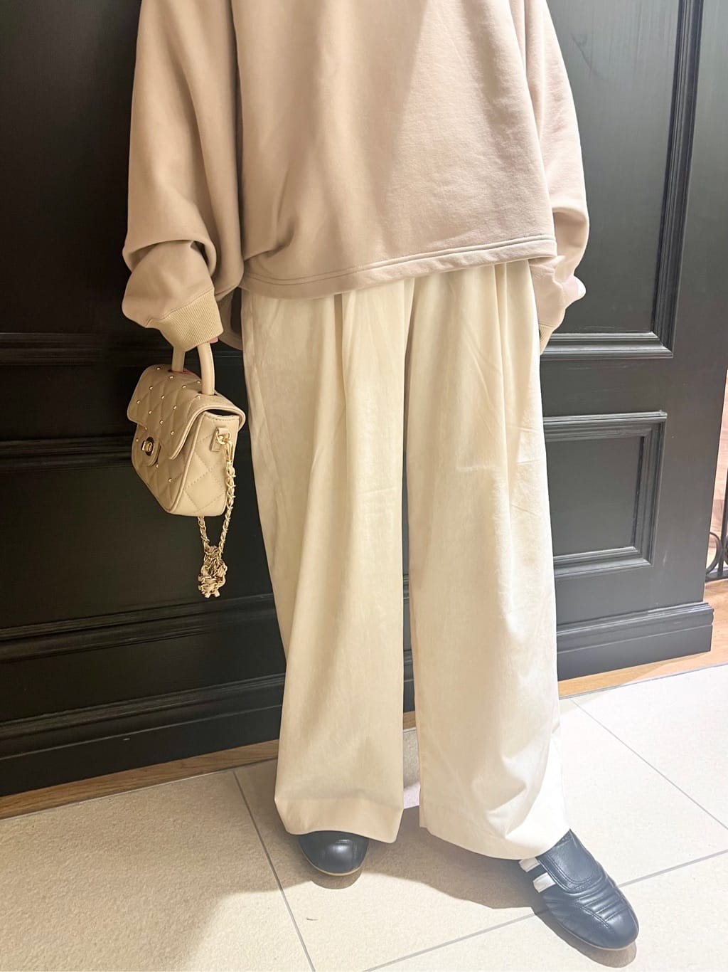 yahataさんの「DRESSTERIOR｜ソフト別珍イージーパンツ」を使ったコーディネート
