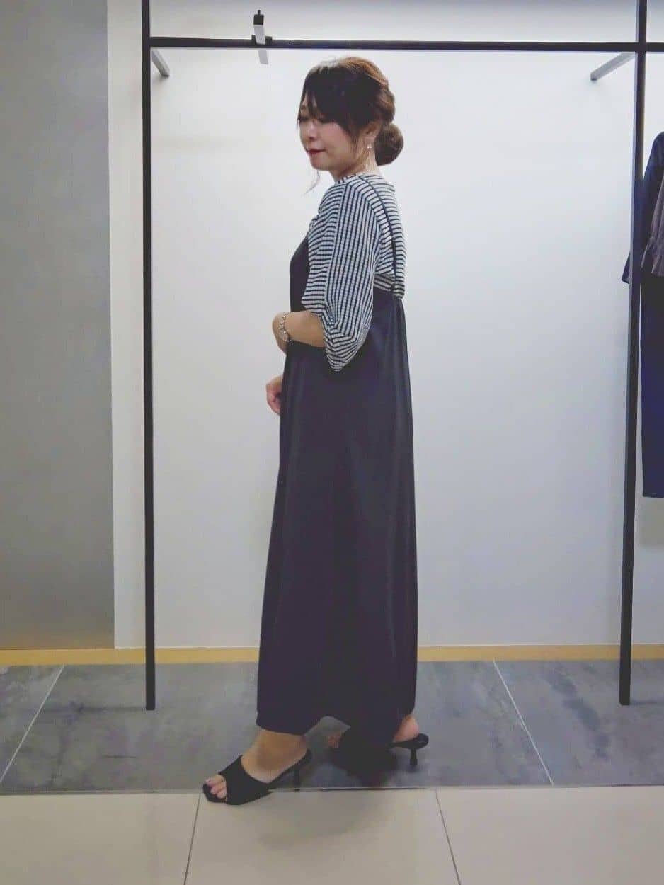 TOMOMIさんの「INDIVI｜【UVケア】エアリージョーゼット キャミワンピース」を使ったコーディネート