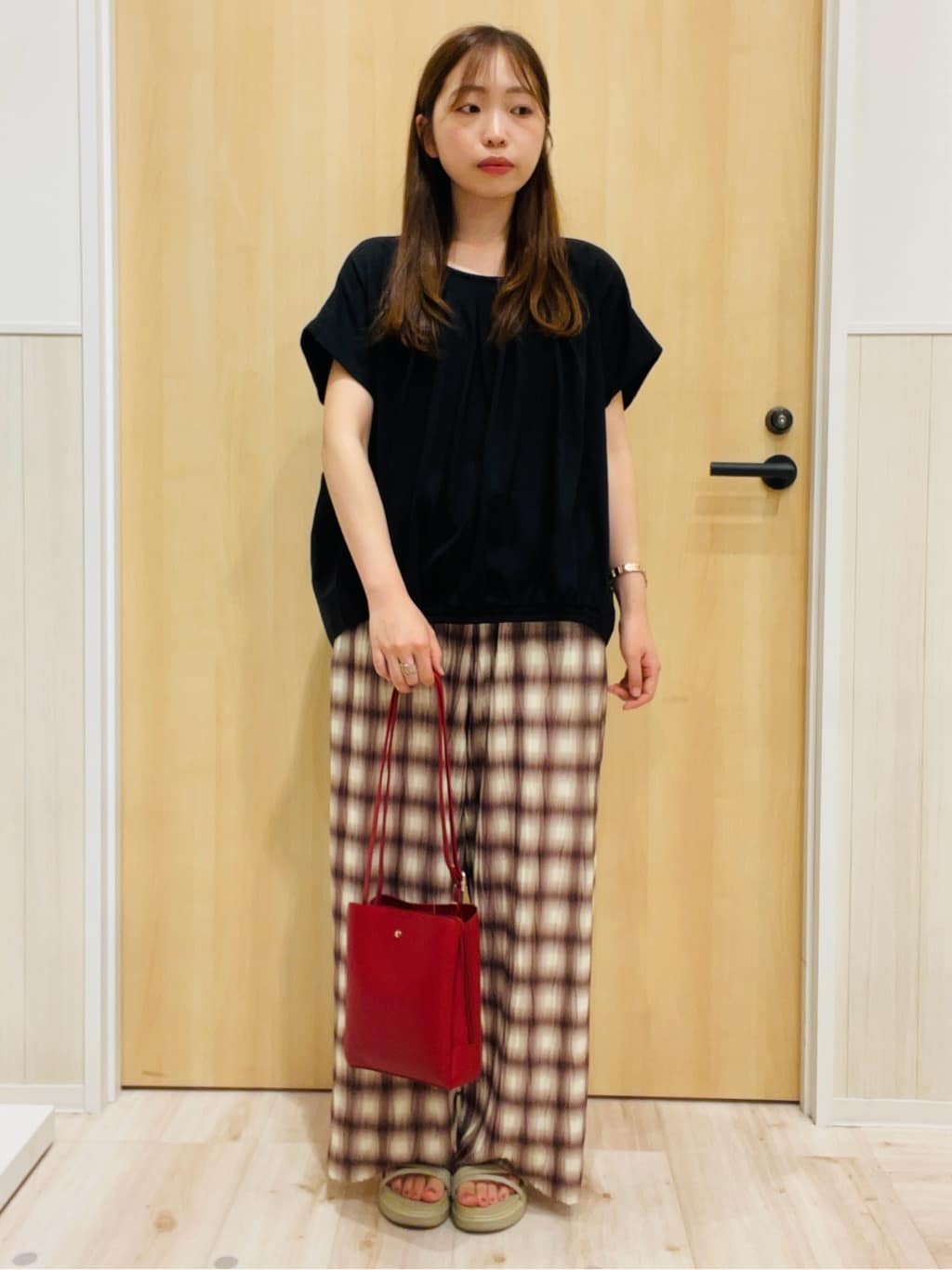 minamiさんの「SHOO･LA･RUE｜【S-LL】インせず着られる 異素材使い デザイントップス」を使ったコーディネート