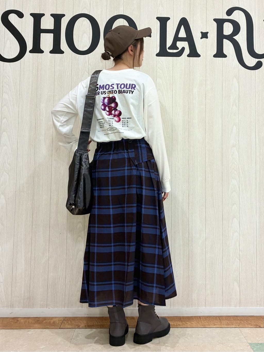 shiiさんの「SHOO･LA･RUE｜グラフィックアソート ベーシックロンT」を使ったコーディネート