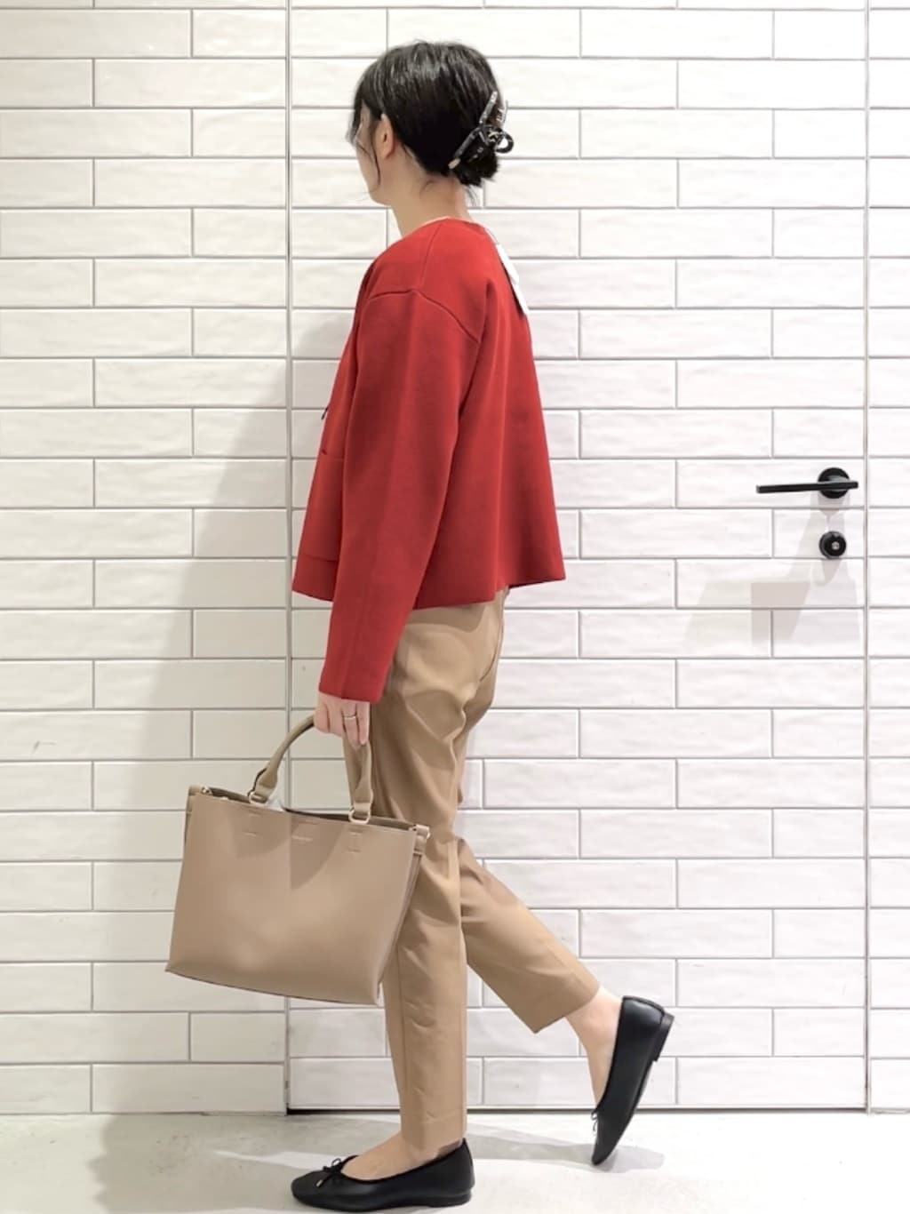 しおりさんの「OPAQUE.CLIP｜《SS-LLサイズ》ハイストレッチイージースティックパンツ【洗濯機洗い可】」を使ったコーディネート