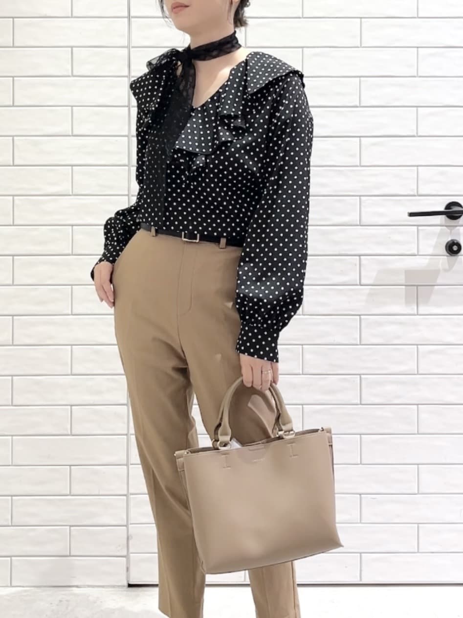 しおりさんの「OPAQUE.CLIP｜《SS-LLサイズ》ハイストレッチイージースティックパンツ【洗濯機洗い可】」を使ったコーディネート