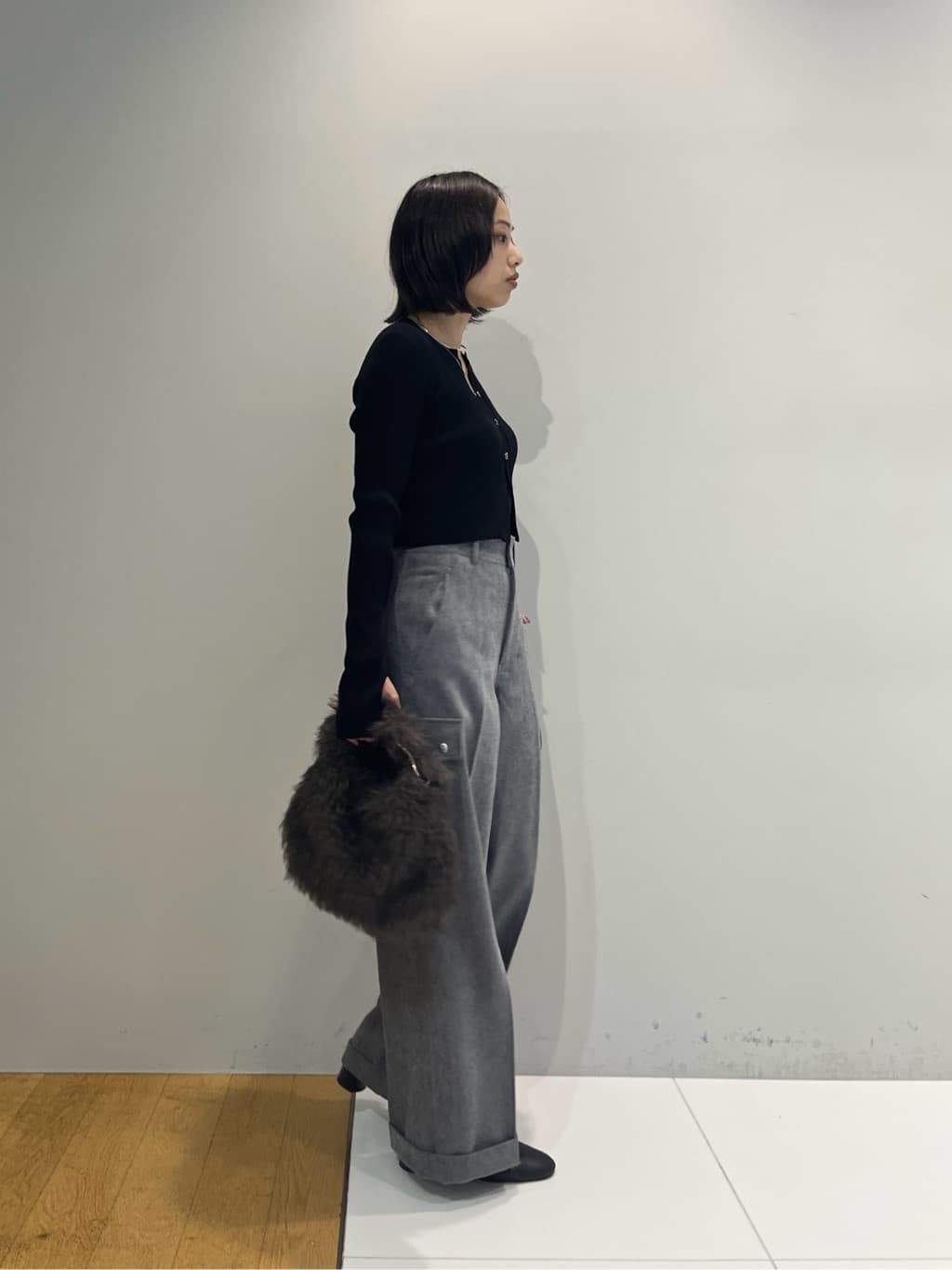 Harukaさんの「INDIVI｜【LE VERNIS】ポワールフラッフィーファーバッグ」を使ったコーディネート