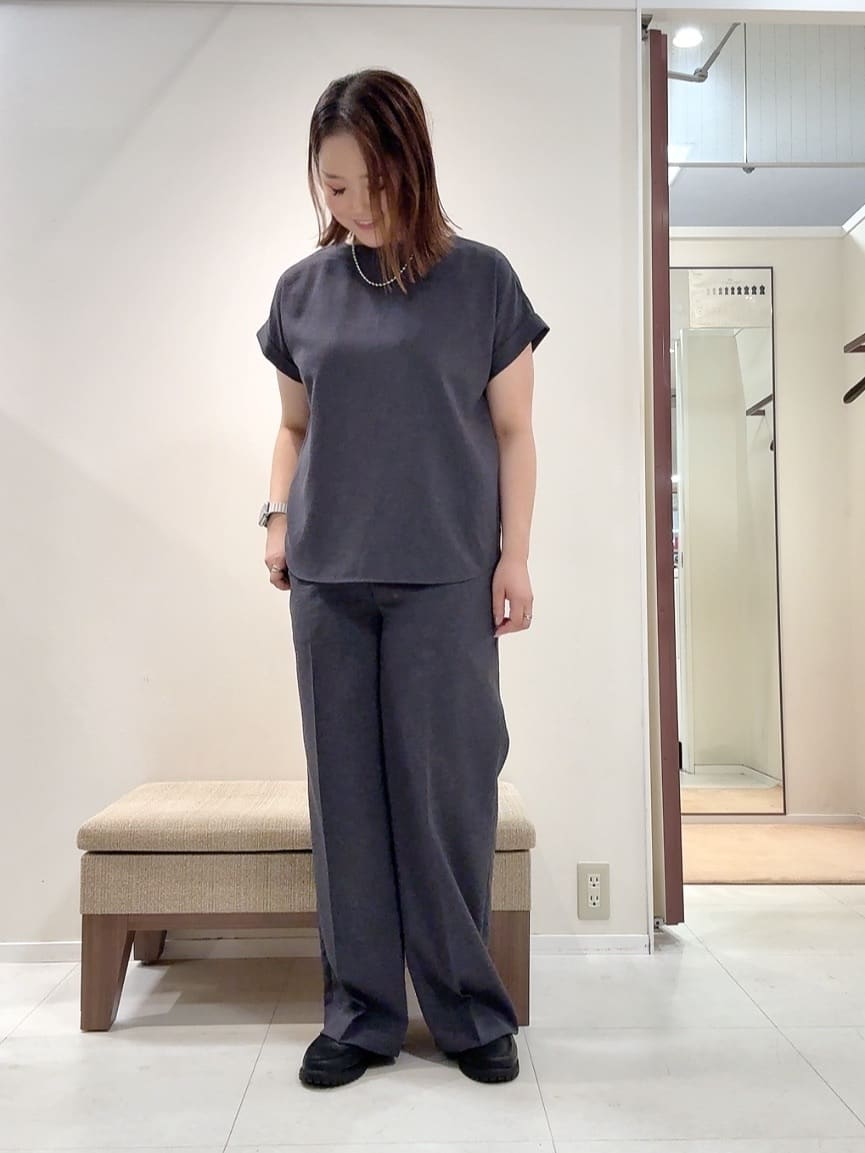 YUIさんの「UNTITLED｜【セットアップ可/はっ水/通勤】リラククール 半袖ブラウス」を使ったコーディネート