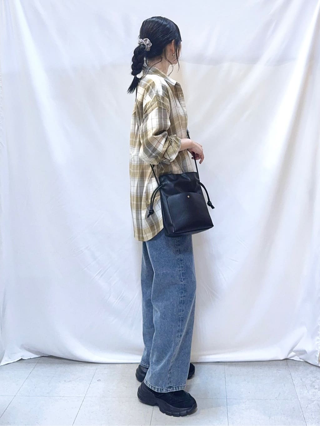 𝐇𝐢𝐫𝐨𝐦𝐢さんの「SHOO･LA･RUE｜【洗濯機可/S-LL】程よい抜け感 大人のチェックシャツ」を使ったコーディネート