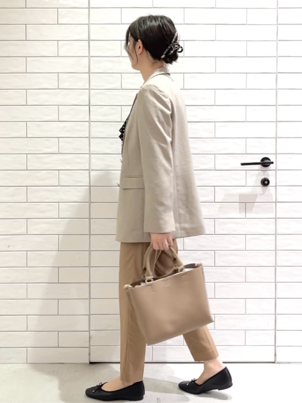 しおりさんの「OPAQUE.CLIP｜《SS-LLサイズ》ハイストレッチイージースティックパンツ【洗濯機洗い可】」を使ったコーディネート