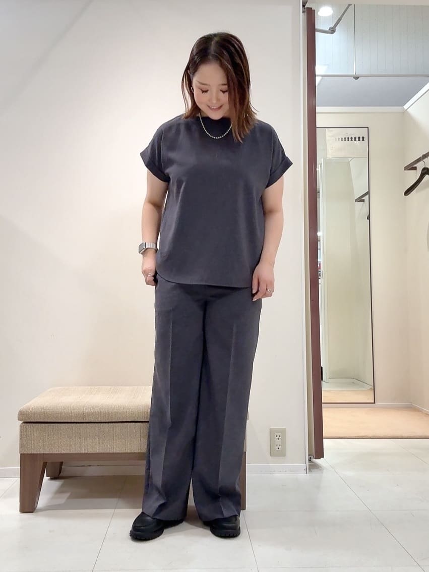 YUIさんの「UNTITLED｜【セットアップ可/はっ水/通勤】リラククール 半袖ブラウス」を使ったコーディネート