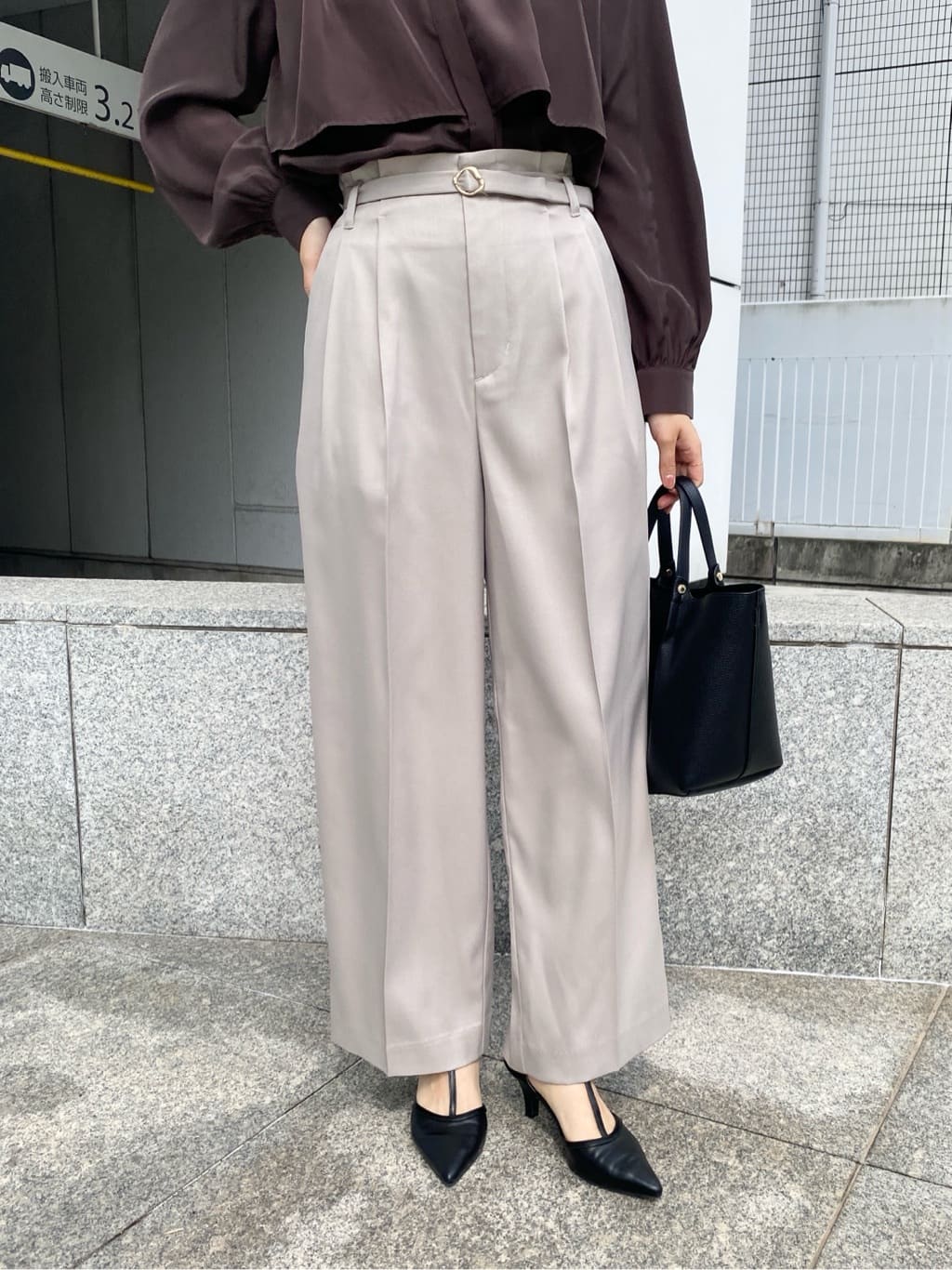 みさかさんの「index｜サテンバンドカラーブラウス【洗濯機OK／イージーアイロン】」を使ったコーディネート