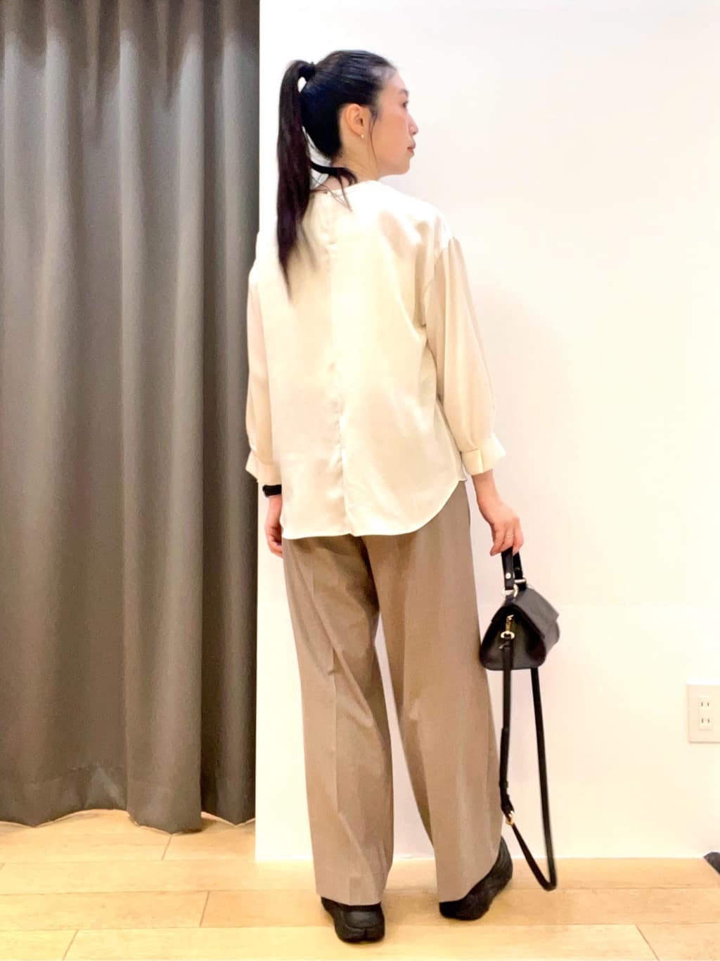 yukoさんの「INDIVI｜【セットアップ可能】スエード調サテンブラウス」を使ったコーディネート