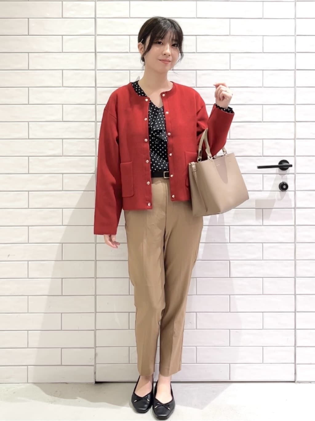 しおりさんの「OPAQUE.CLIP｜《SS-LLサイズ》ハイストレッチイージースティックパンツ【洗濯機洗い可】」を使ったコーディネート