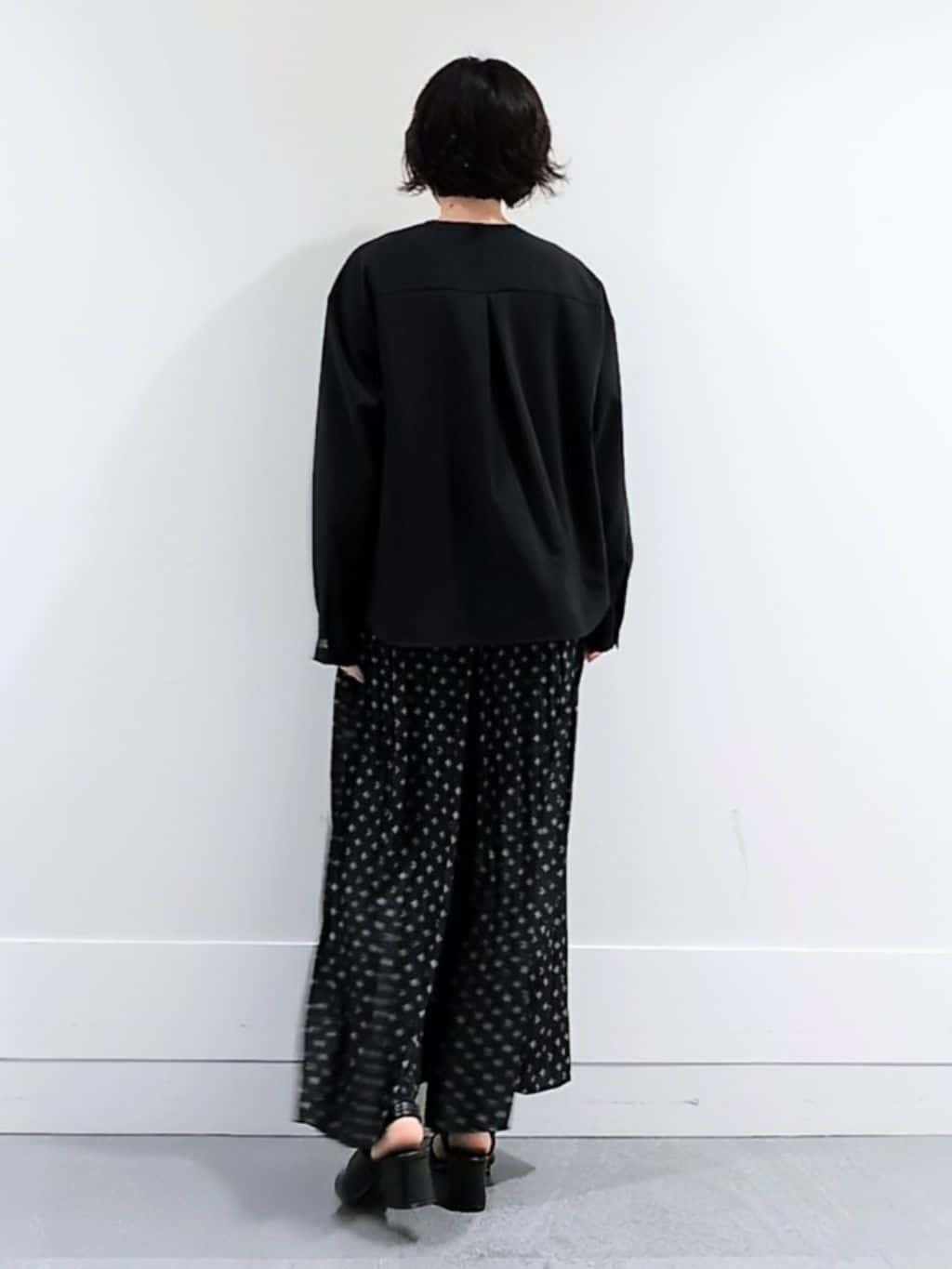 ミズタさんの「UNTITLED｜【秋も着られる/セットアップ可】リラククールシャツ」を使ったコーディネート