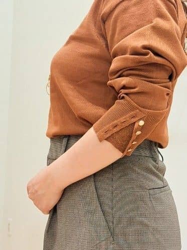 ふるさんの「grove｜ON/OFF毎日使える！袖口ボタンドロップショルダーニット」を使ったコーディネート