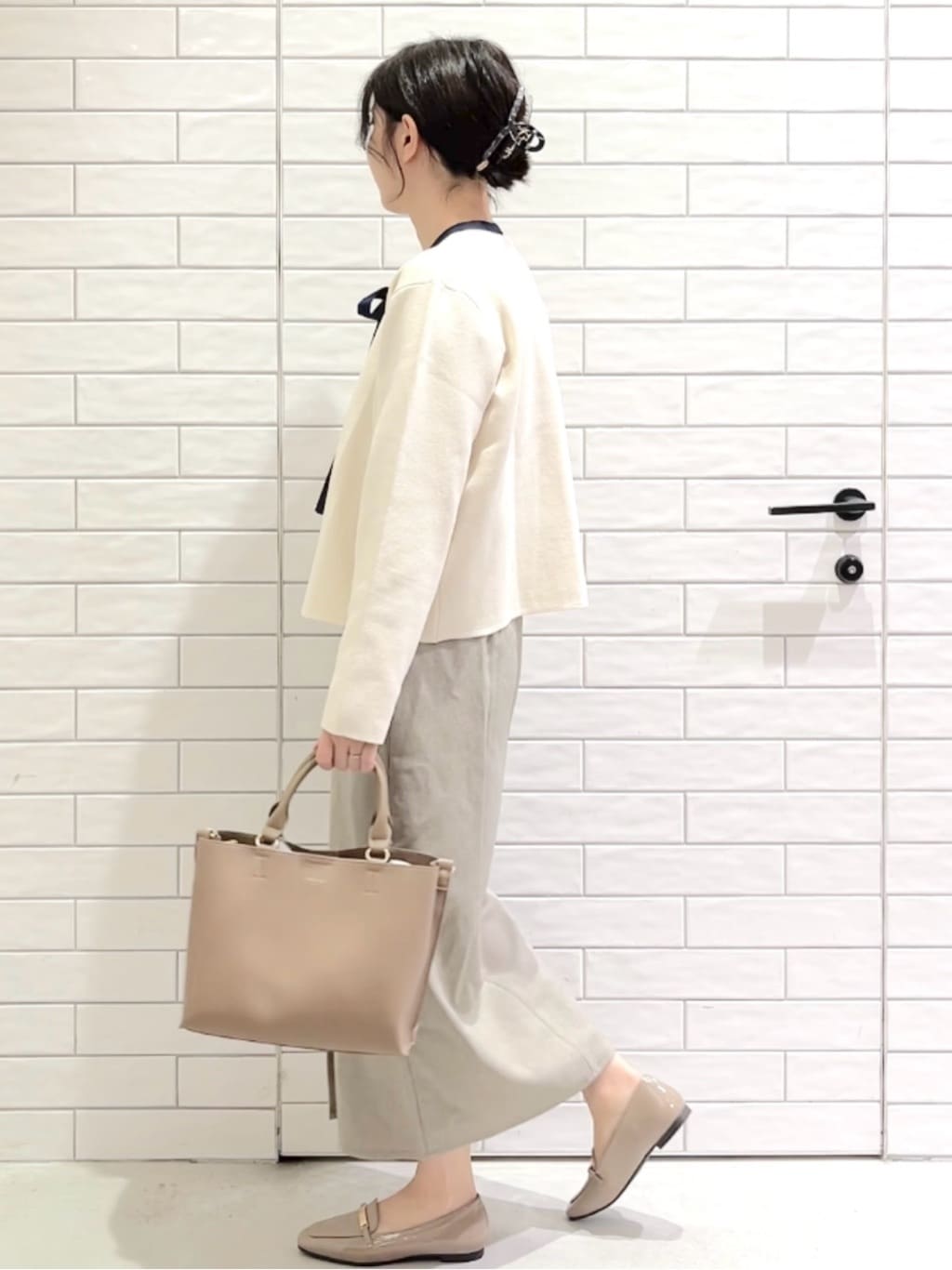 しおりさんの「OPAQUE.CLIP｜バイカラーボウタイブラウス【洗濯機OK】」を使ったコーディネート
