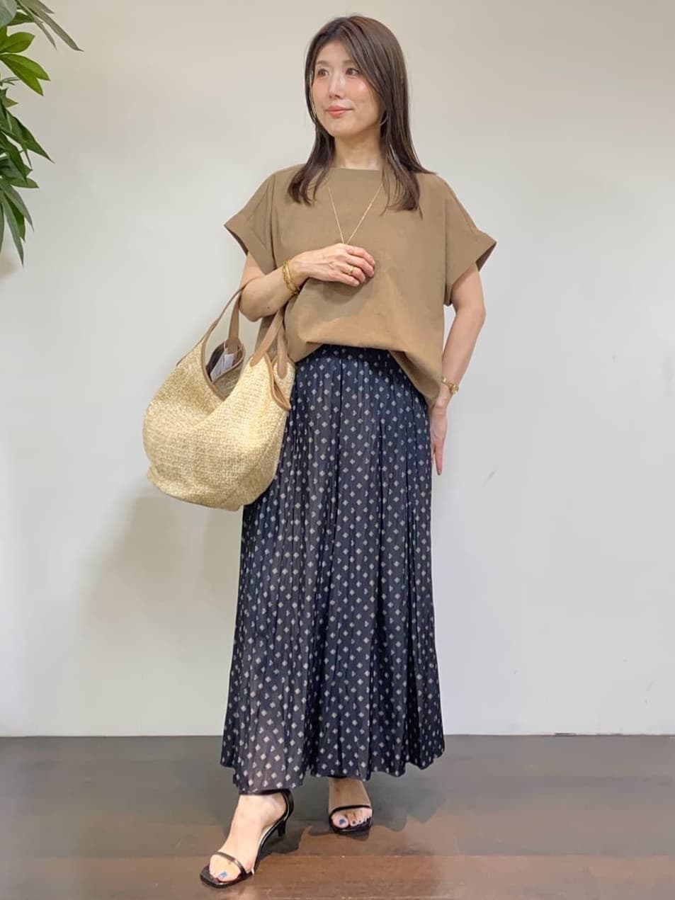 tomoさんの「UNTITLED｜【セットアップ可/リラクシー/通勤】スクエアジオメ柄ブラウス」を使ったコーディネート