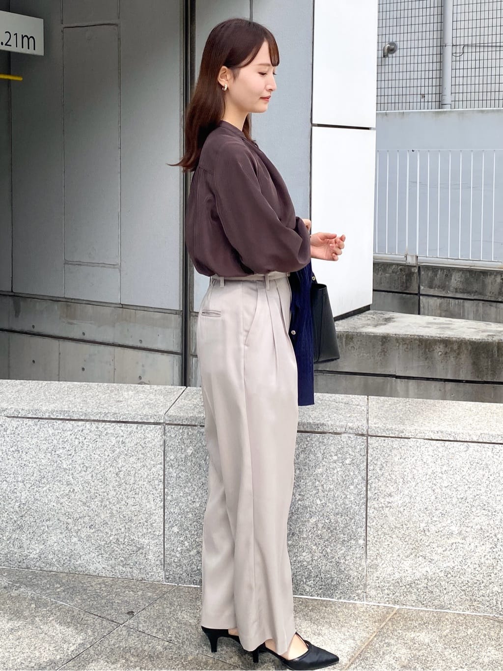 みさかさんの「index｜サテンバンドカラーブラウス【洗濯機OK／イージーアイロン】」を使ったコーディネート