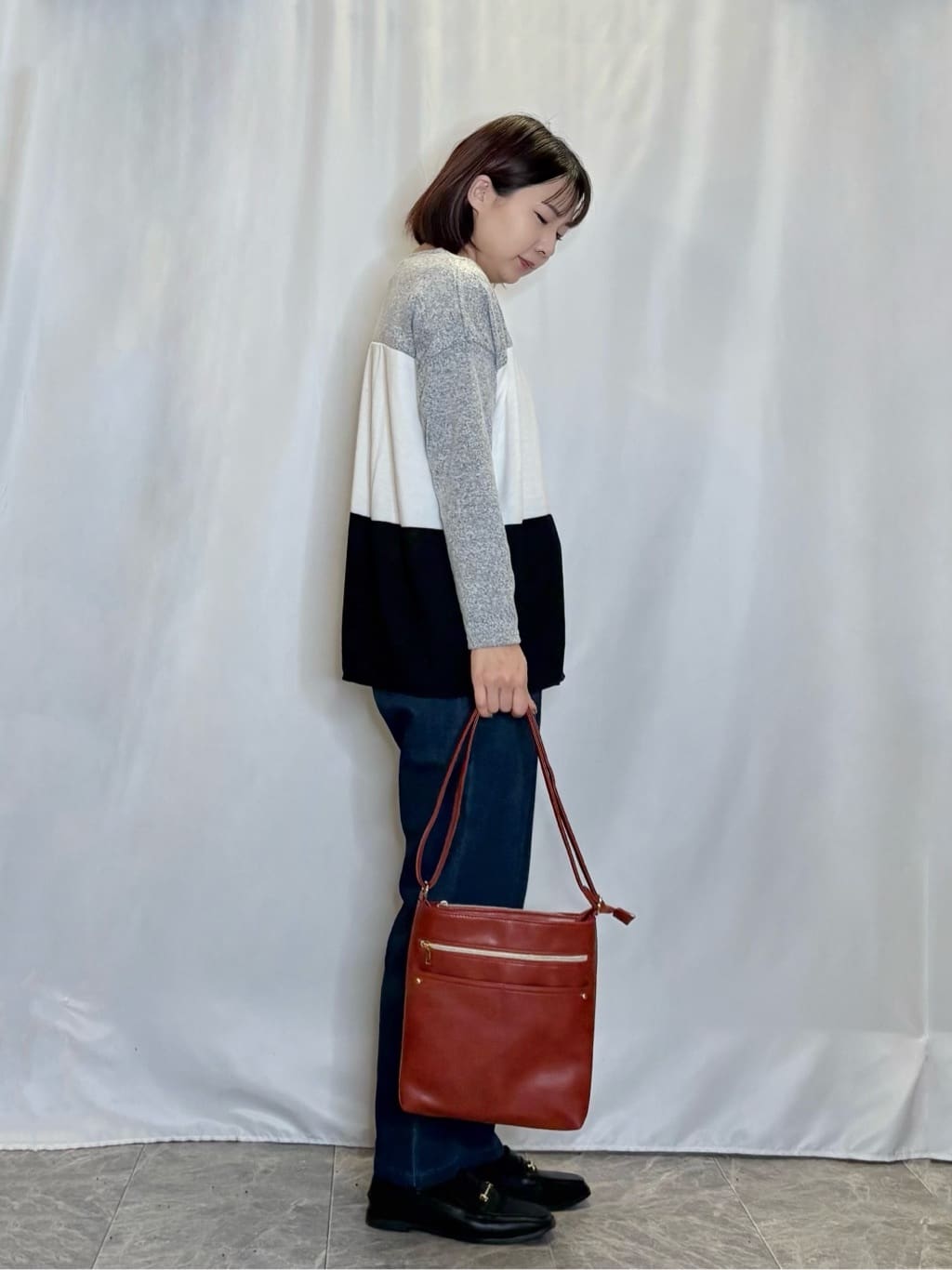 ネリさんの「SHOO･LA･RUE｜【高レビュー/SS-LL/美脚シルエット】自然に体型カバー イージーデニム テーパードパンツ」を使ったコーディネート