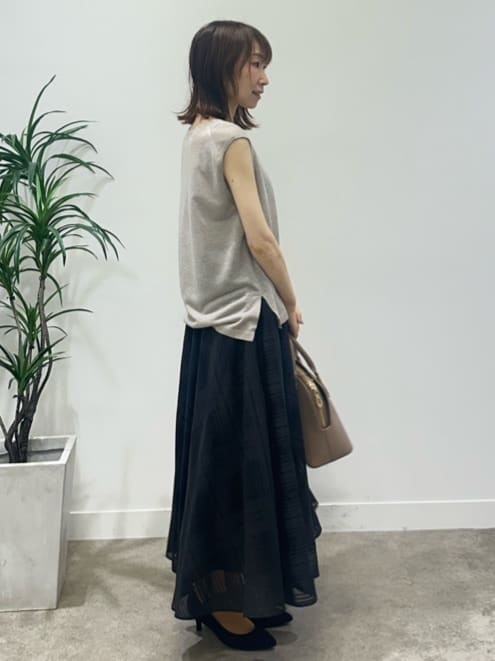 Miwaさんの「UNTITLED｜【アンサンブル可/洗える】シアーノースリーブ プルオーバー」を使ったコーディネート