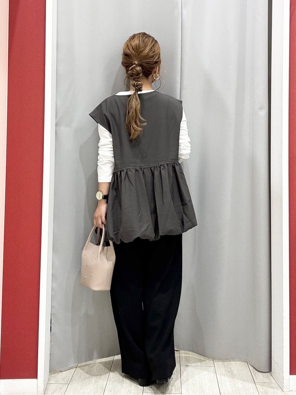 shioさんの「SHOO･LA･RUE｜【S-LL】美シルエット 裾バルーンシルエットジレ」を使ったコーディネート