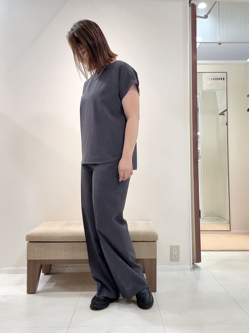 YUIさんの「UNTITLED｜【セットアップ可/はっ水/通勤】リラククール 半袖ブラウス」を使ったコーディネート