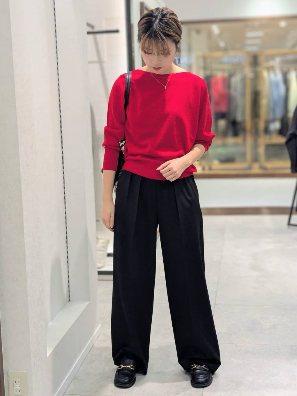 nonoさんの「UNTITLED｜【アンサンブル可/洗える】シルクウールカシミヤ ドルマンスリーブニット」を使ったコーディネート