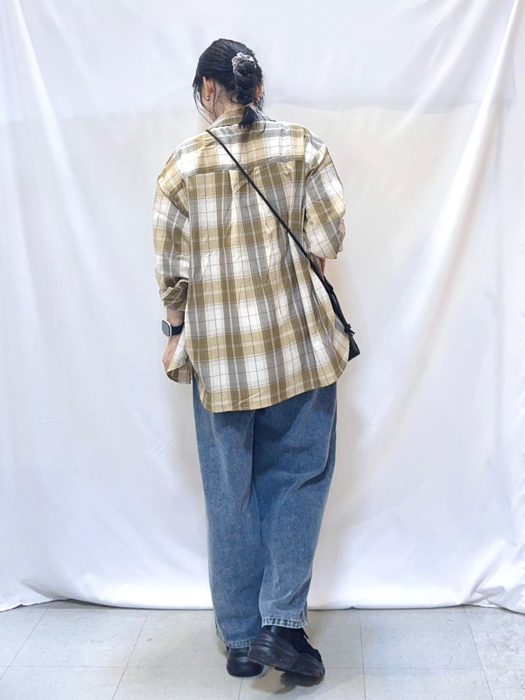 𝐇𝐢𝐫𝐨𝐦𝐢さんの「SHOO･LA･RUE｜【洗濯機可/S-LL】程よい抜け感 大人のチェックシャツ」を使ったコーディネート