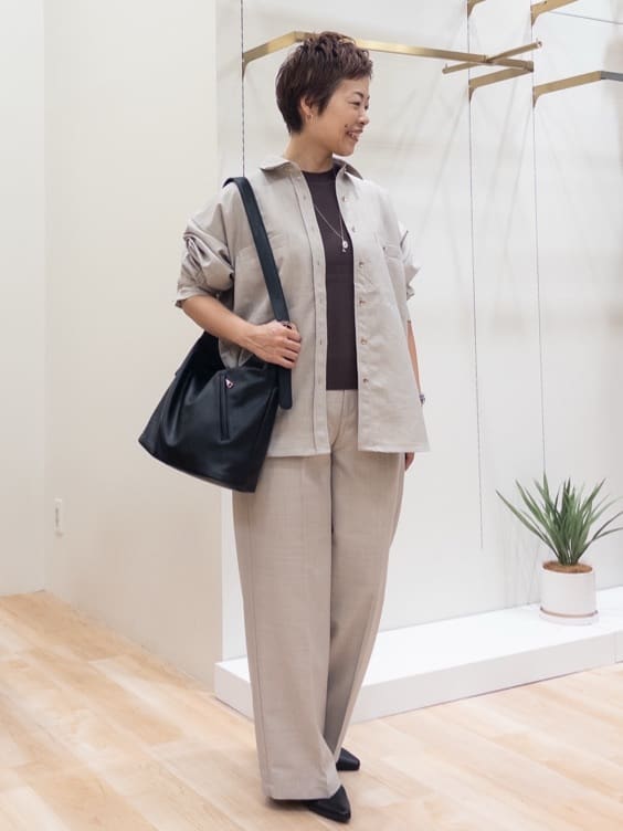 シュウコさんの「grove｜【カセット服/選べる着丈】洗濯機で洗えるオーバーシャツ」を使ったコーディネート