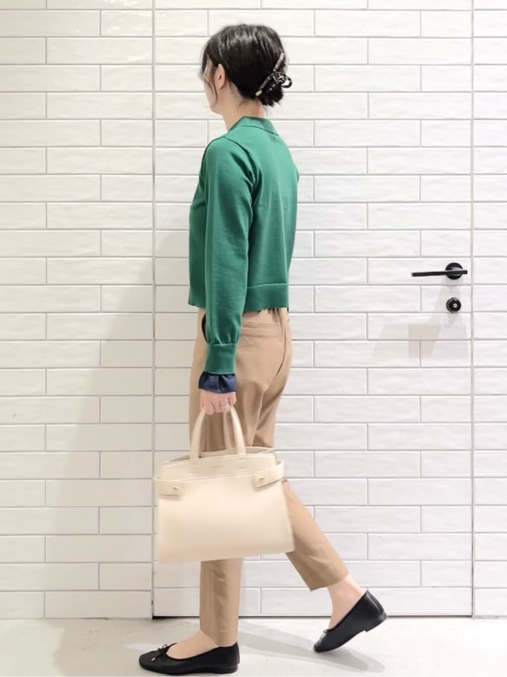 しおりさんの「OPAQUE.CLIP｜《SS-LLサイズ》ハイストレッチイージースティックパンツ【洗濯機洗い可】」を使ったコーディネート