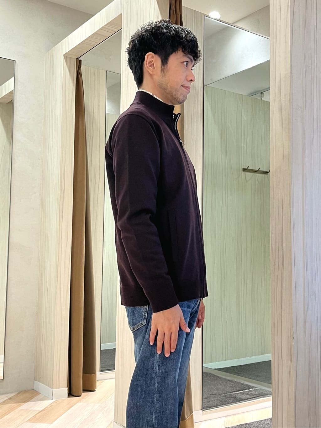URAさんの「TAKEO KIKUCHI｜アンチピリング ジップアップ ニット」を使ったコーディネート