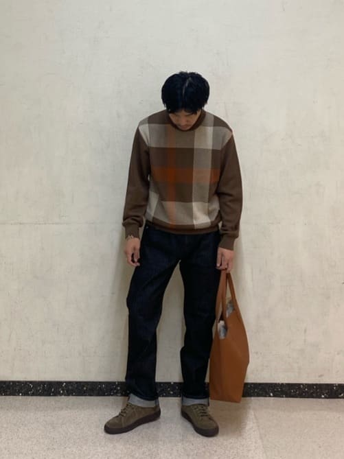 石井友也さんの「TAKEO KIKUCHI｜【Made in JAPAN】ビッグチェック＆スライドパズル柄 ニット」を使ったコーディネート