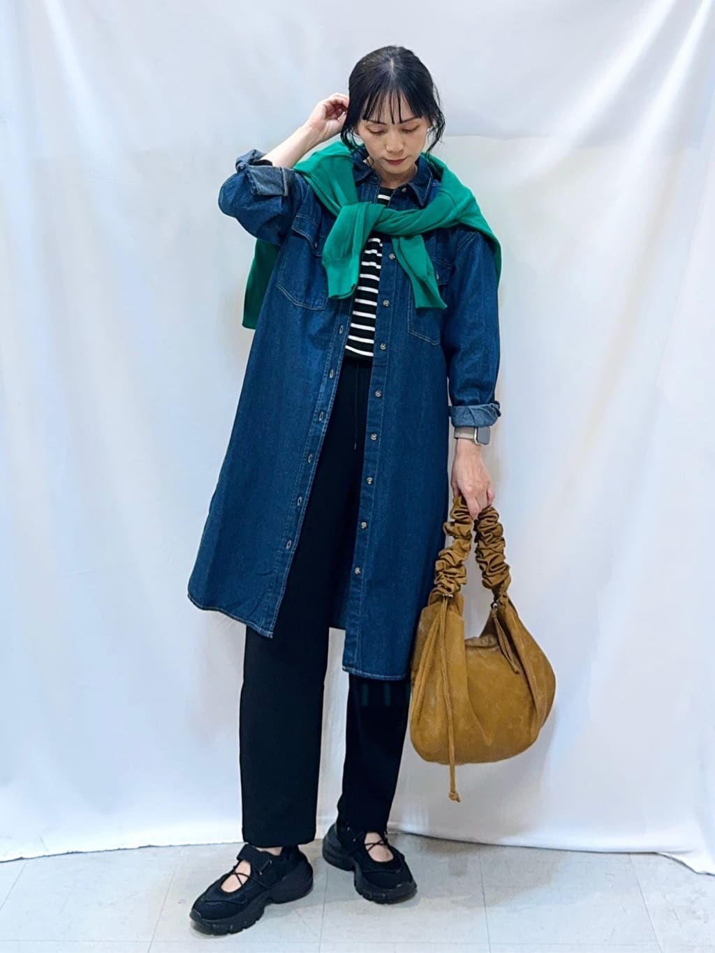𝐇𝐢𝐫𝐨𝐦𝐢さんの「SHOO･LA･RUE｜【S-LL】インせず決まる 背中タック入り パフ袖トップス」を使ったコーディネート