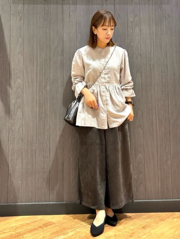 meiさんの「SHOO･LA･RUE｜【S-LL】大人フェミニン ペプラム風フリルブラウス」を使ったコーディネート