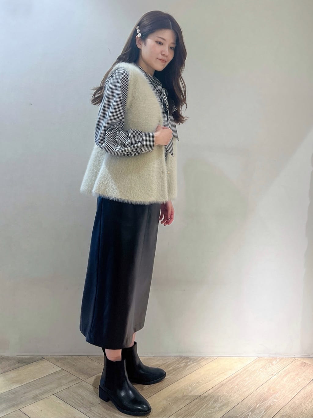 nanaさんの「index｜《andGIRL掲載》フェザーペプラムジレ【洗濯機OK／抗ピル】」を使ったコーディネート