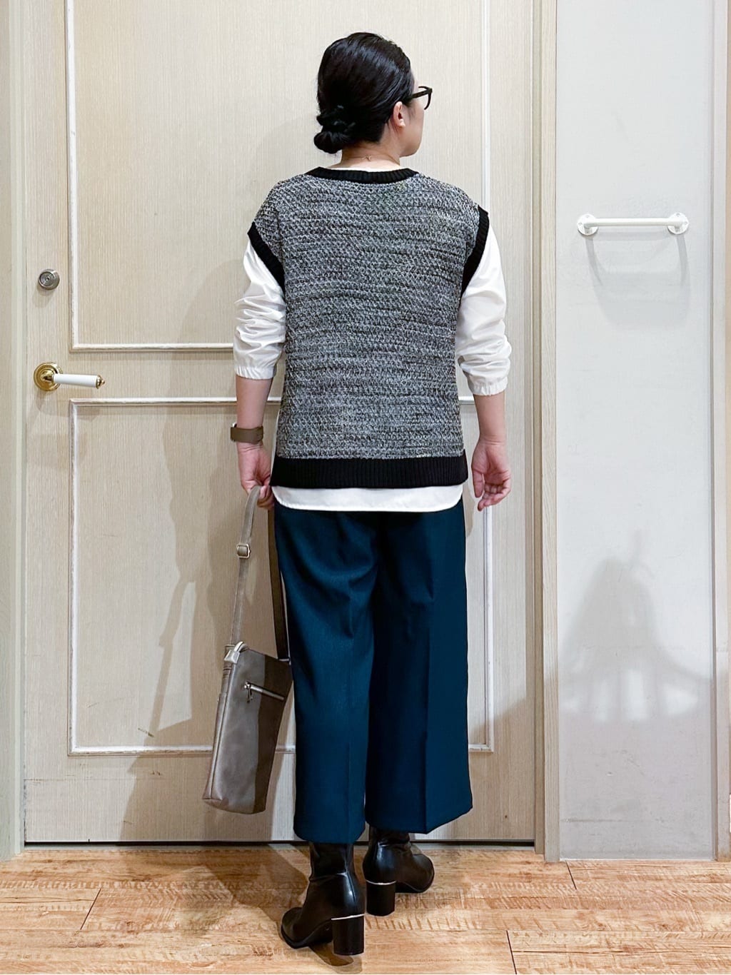 umeさんの「SHOO･LA･RUE｜【2点セット/S-LL】着回しいろいろ 編み柄ベスト&times;ブラウス」を使ったコーディネート